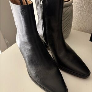 Madewell Ardin Sleek Black Leather Booties